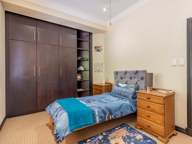 5 Bedroom House For Sale in Kloof