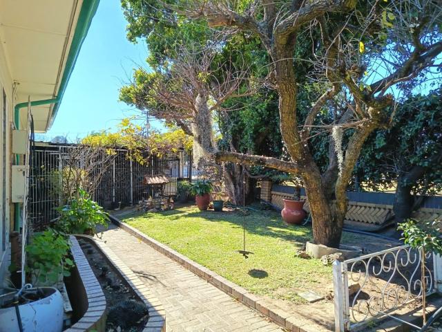 5 Bedroom House For Sale in Homelake