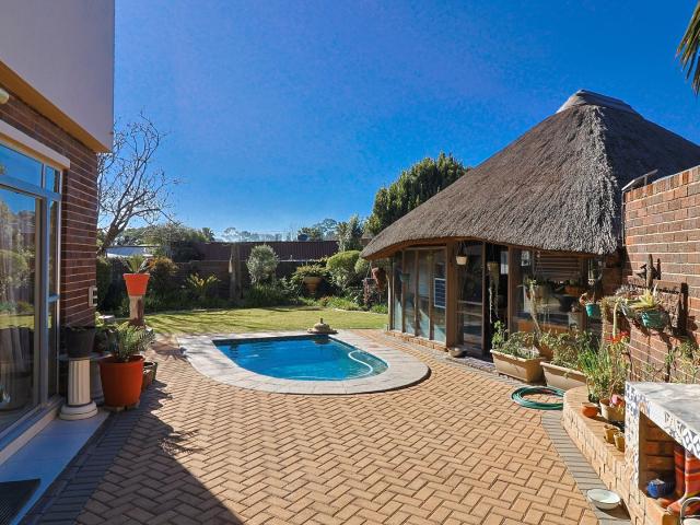 5 Bedroom House For Sale in Homelake
