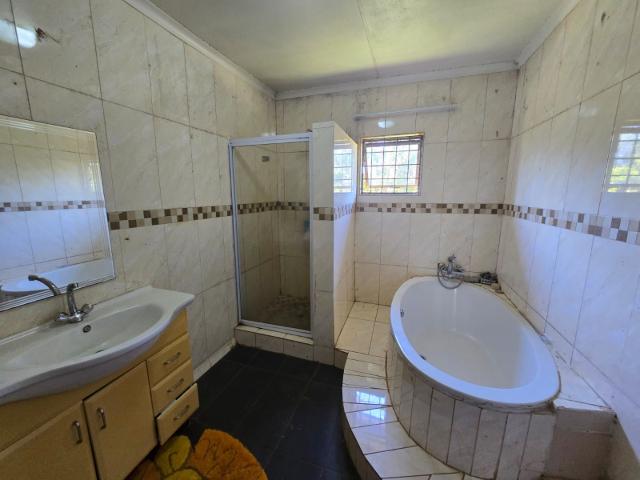 5 Bedroom House For Sale in Homestead Apple Orchards