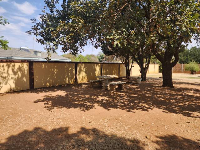 5 Bedroom House For Sale in Hartbeesfontein