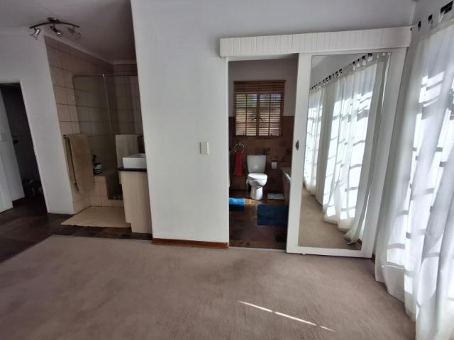 5 Bedroom House For Sale in Heidelberg Central