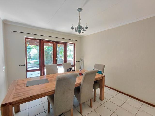 5 Bedroom House For Sale in Helderkruin