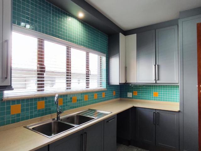 5 Bedroom House For Sale in Helderwyk