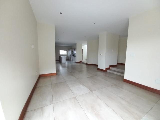 5 Bedroom House For Sale in Helderwyk