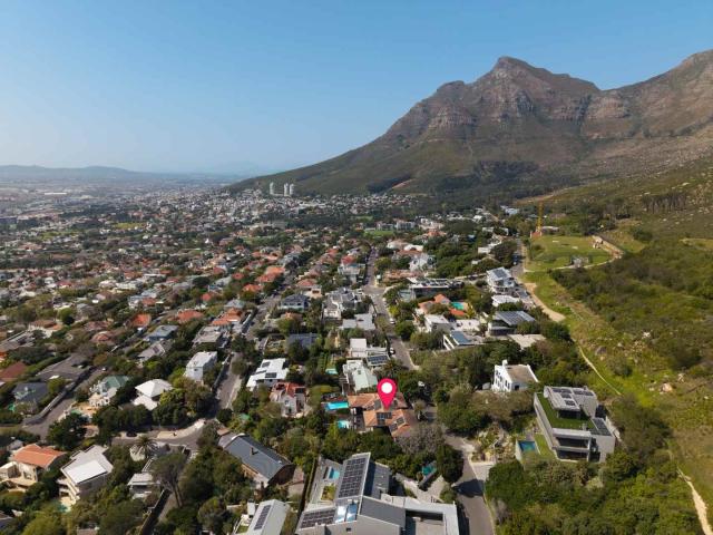 5 Bedroom House For Sale in Higgovale