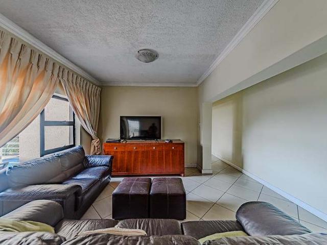 5 Bedroom House For Sale in Highveld
