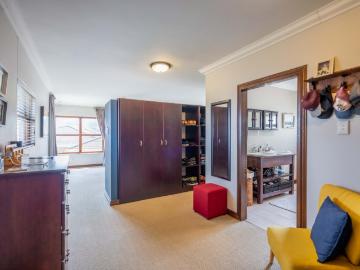 5 Bedroom House For Sale in Hillcrest Central
