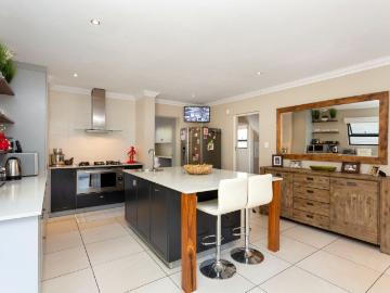 5 Bedroom House For Sale in Hurlingham