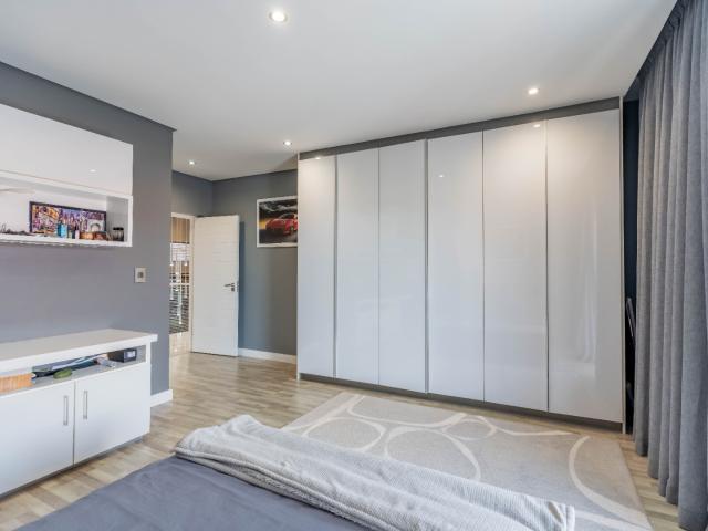 5 Bedroom House For Sale in Izinga Ridge