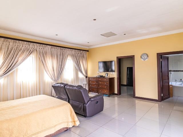 5 Bedroom House For Sale in Johannesburg Central
