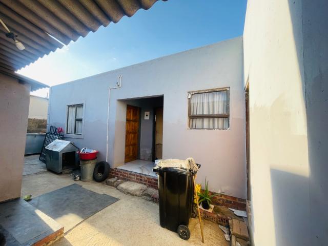 5 Bedroom House For Sale in Jabulani