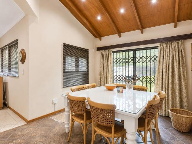 5 Bedroom House For Sale in Oakdene