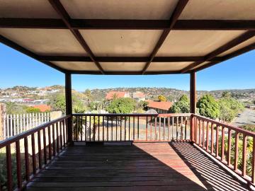 5 Bedroom House For Sale in Oakdene