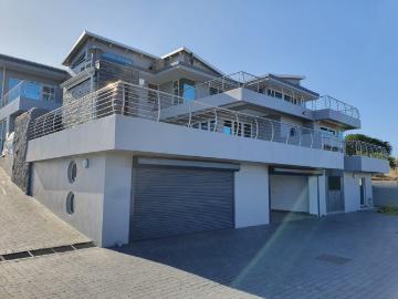 5 Bedroom House For Sale in Oslo Beach