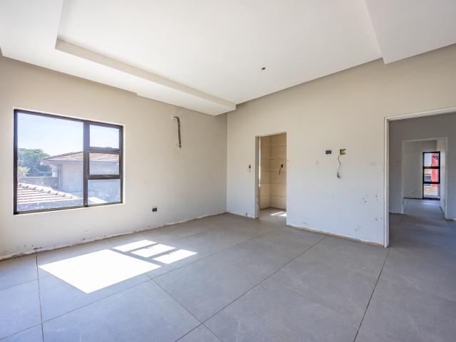5 Bedroom House For Sale in Lombardy