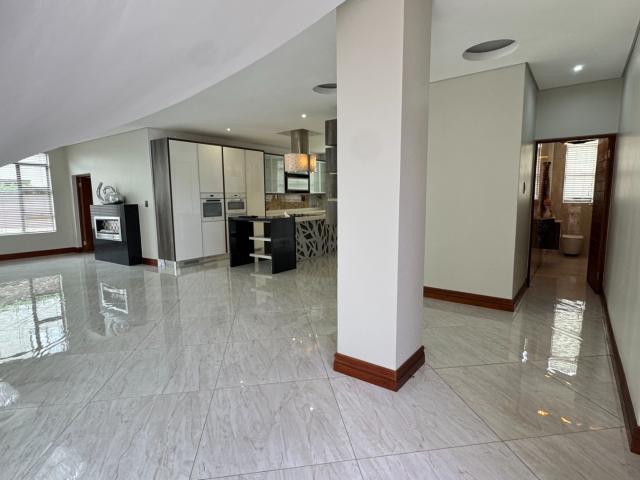 5 Bedroom House For Sale in Lombardy Estate