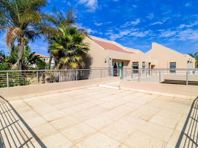 5 Bedroom House For Sale in Lonehill