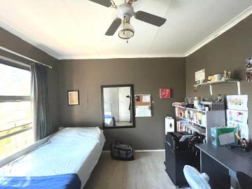 5 Bedroom House For Sale in Lonehill