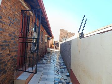 5 Bedroom House For Sale in Lawley