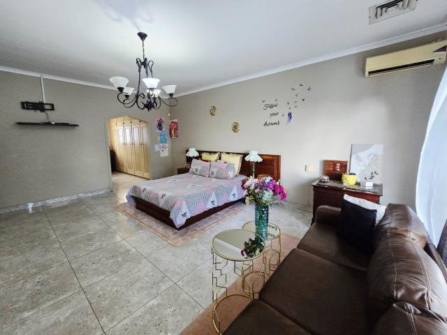 5 Bedroom House For Sale in La Lucia