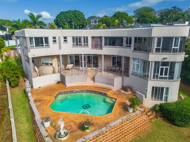 5 Bedroom House For Sale in La Lucia