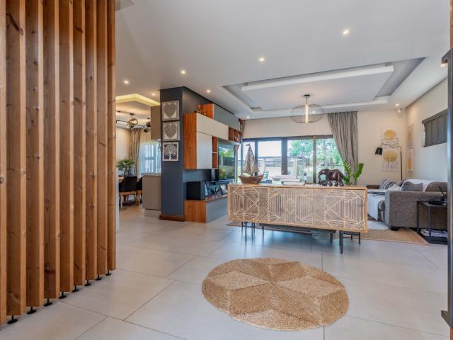 5 Bedroom House For Sale in La Lucia Ridge
