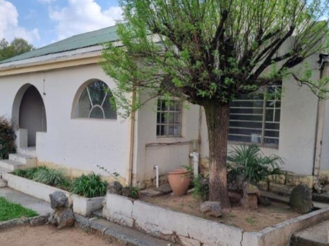 5 Bedroom House For Sale in Ladybrand
