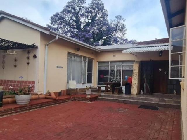5 Bedroom House For Sale in Lambton