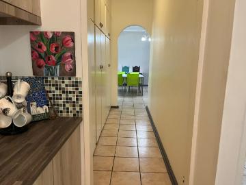5 Bedroom House For Sale in Lambton