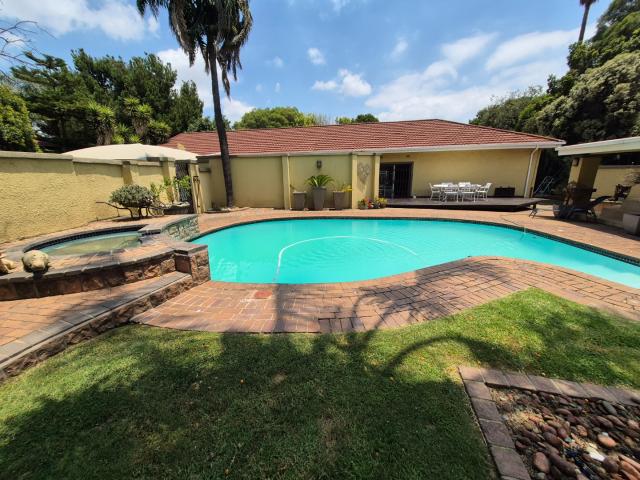 5 Bedroom House For Sale in Lambton
