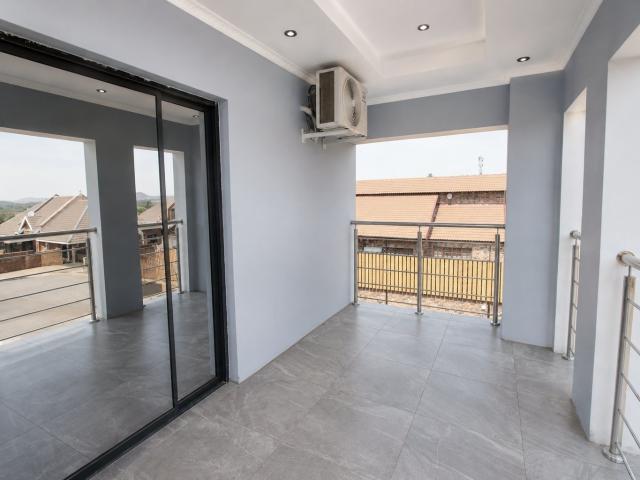 5 Bedroom House For Sale in Langenhovenpark