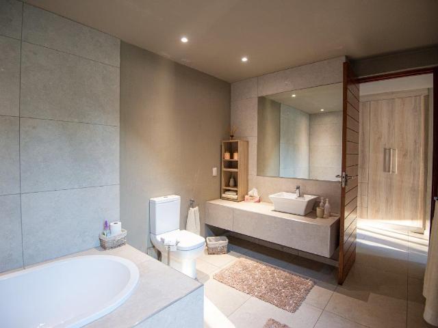 5 Bedroom House For Sale in Leadwood Big Game Estate