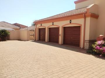 5 Bedroom House For Sale in Lenasia