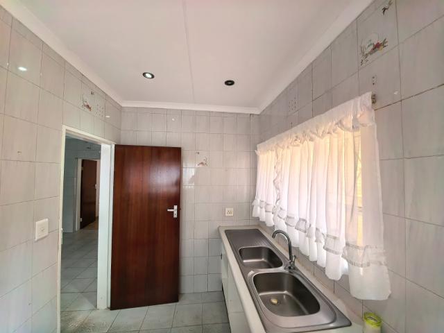 5 Bedroom House For Sale in Lenasia South