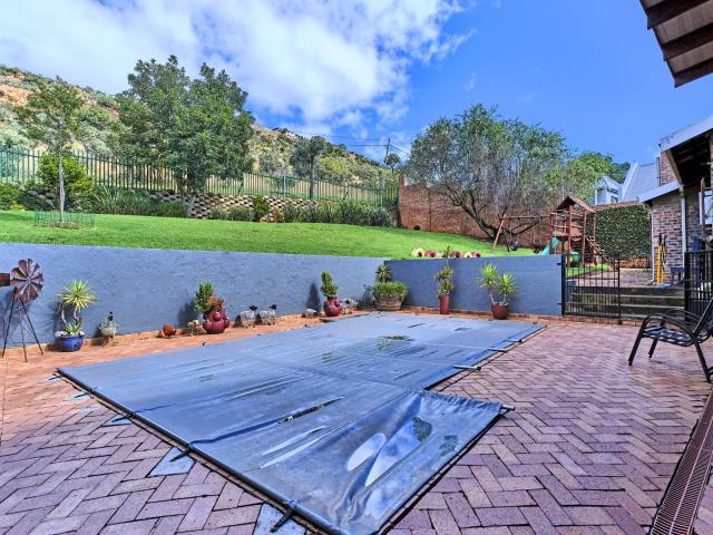5 Bedroom House For Sale in Little Falls