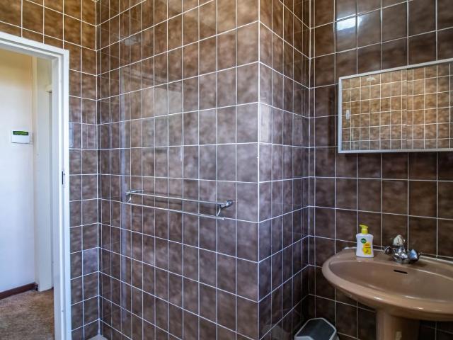 5 Bedroom House For Sale in Linmeyer