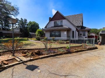 5 Bedroom House For Sale in Linmeyer