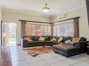 5 Bedroom House For Sale in Lyttelton Manor