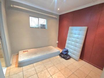 5 Bedroom House For Sale in Lynnwood Manor