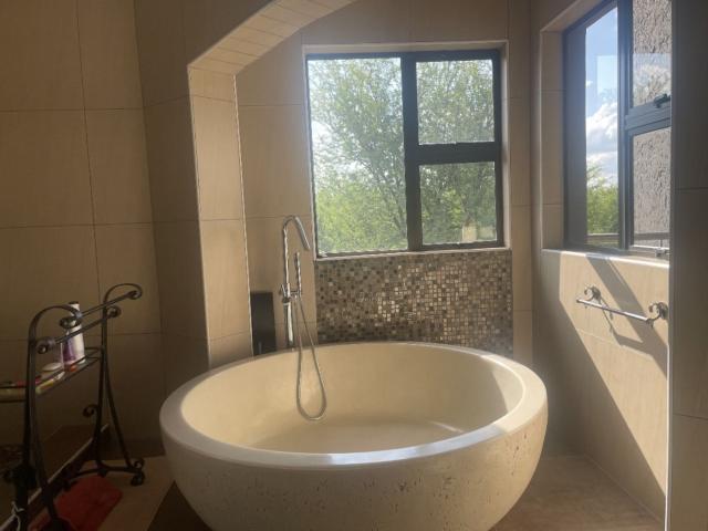 5 Bedroom House For Sale in Mmabatho Unit 6