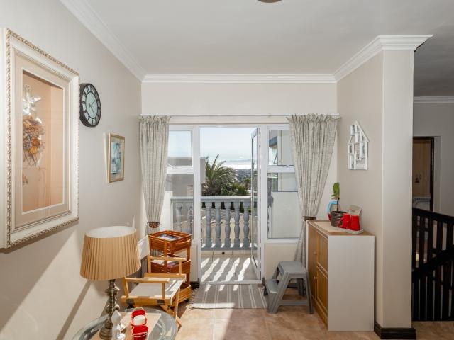 5 Bedroom House For Sale in Mountainside