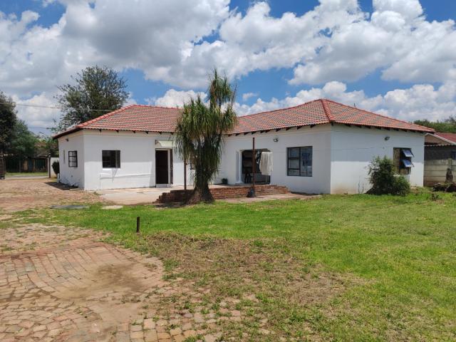 5 Bedroom House For Sale in Modder East
