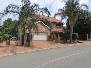 5 Bedroom House For Sale in Modderfontein