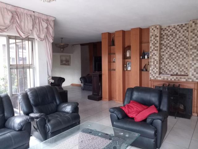 5 Bedroom House For Sale in Mondeor