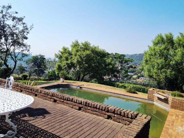 5 Bedroom House For Sale in Mondeor