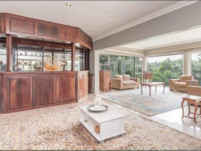5 Bedroom House For Sale in Mondeor