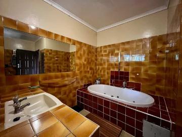 5 Bedroom House For Sale in Mondeor