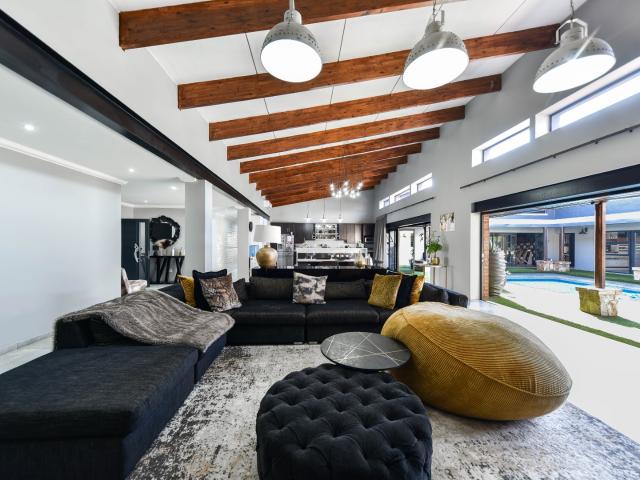 5 Bedroom House For Sale in Montana Tuine