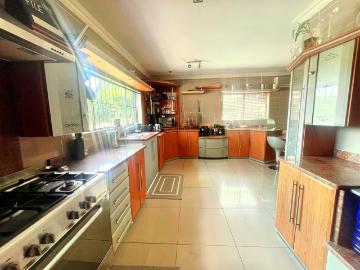 5 Bedroom House For Sale in Montrose